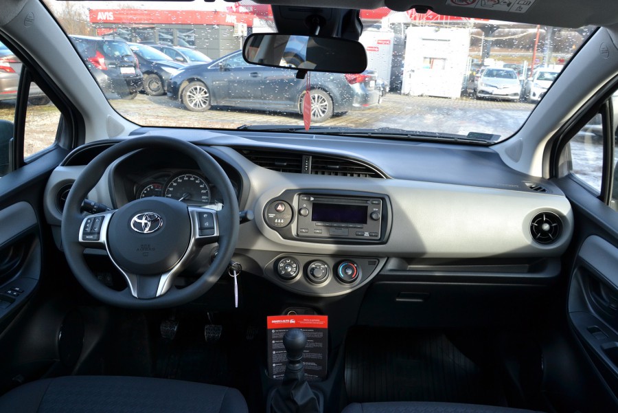 Toyota Yaris Wypożyczalnia samochodów OdkryjAuto